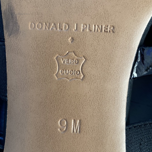 Donald J Pliner Black Leather/Fabric Sandals. Size 9. - Picture 9 of 9